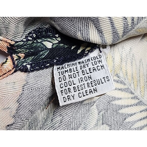 Tommy Bahama Relax IslandZone 100% Silk Pineapple Petals Tropical Camp Shirt VTG - Picture 10 of 10